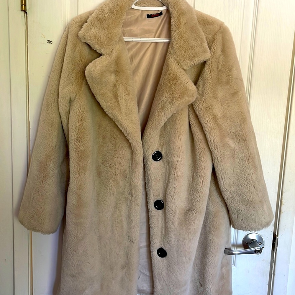 Fluffy, fur jacket perfect for fall and winter! 3 black buttons, 2 pockets!